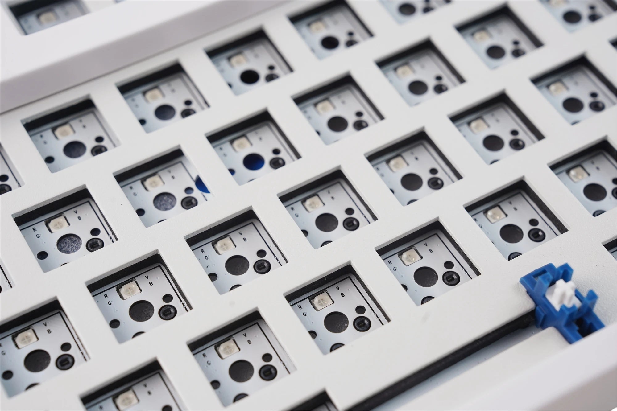 KC87 Barebone 80% Keyboard (Black or White)